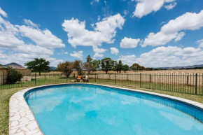 Burrundulla Farmhouse - Poolside Country Allure